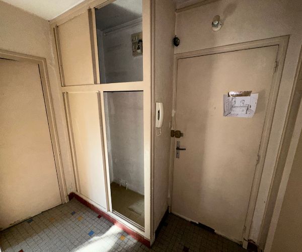 Cloison séparant la cuisine et le séjour avant ouverture à Valence